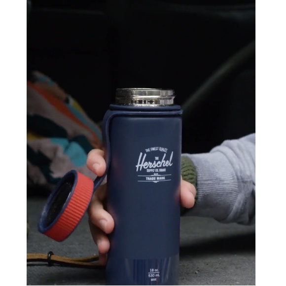 Herschel navy water bottle 18oz 530ml - Picture 5 of 14